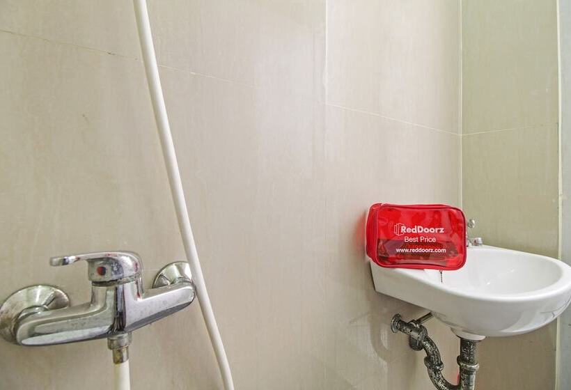 بنسيون Reddoorz @ Mangga Besar 2