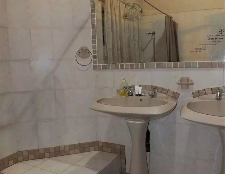 پانسیون Tatenda Guest House