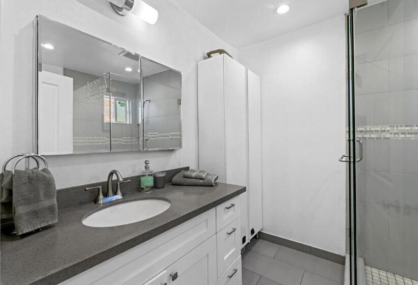 Bed and Breakfast Muirfield Chic City Bungalow With Parking