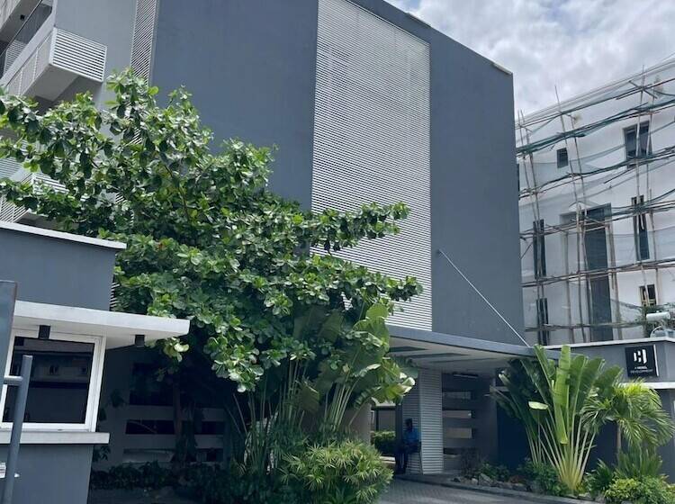 هتل Boardroom Apartments