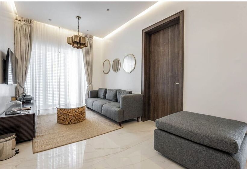 هتل Boardroom Apartments