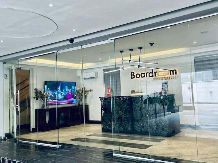 هتل Boardroom Apartments