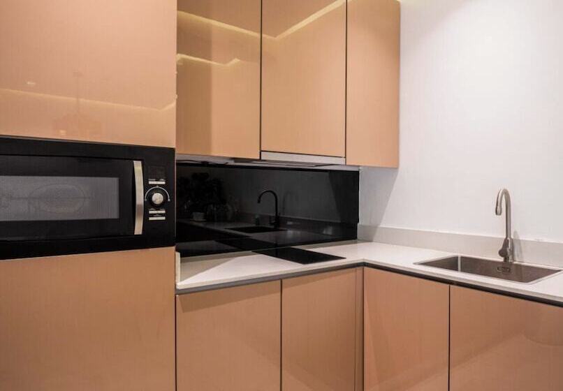 هتل Boardroom Apartments