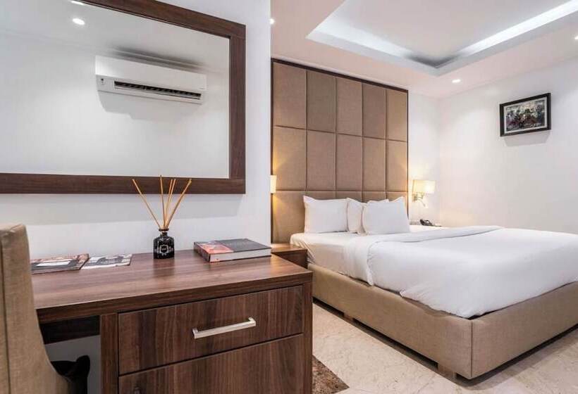 هتل Boardroom Apartments