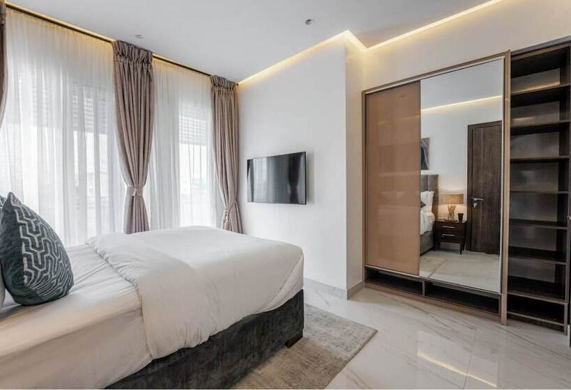 هتل Boardroom Apartments