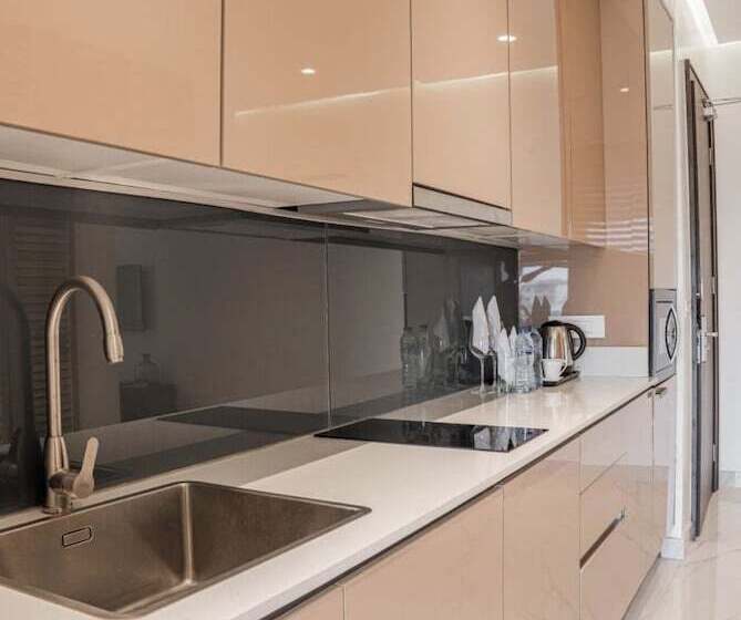 هتل Boardroom Apartments