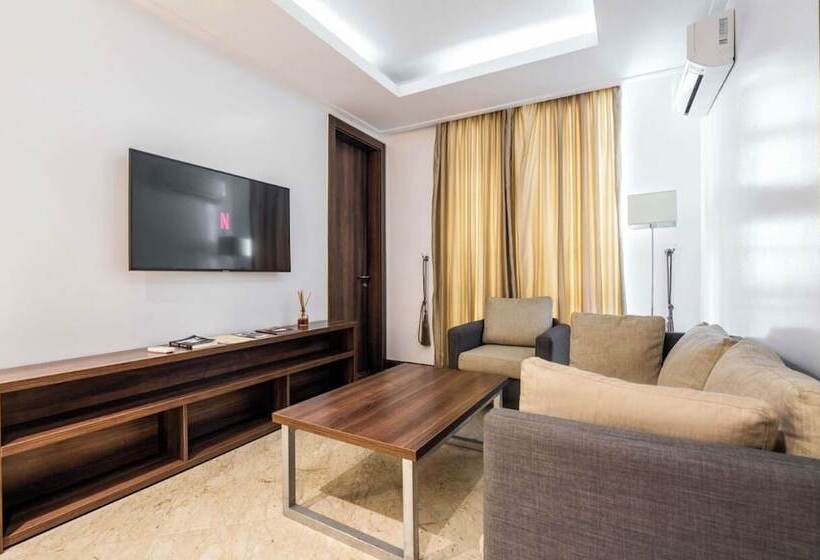 هتل Boardroom Apartments