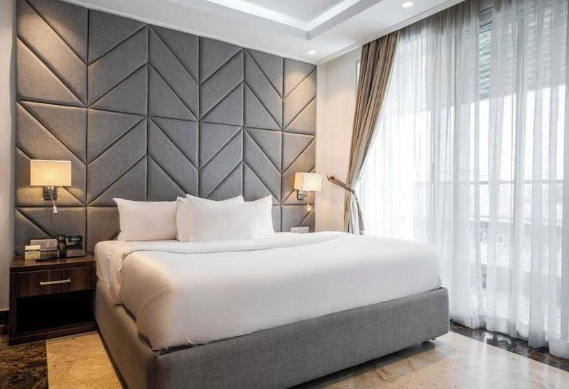 هتل Boardroom Apartments