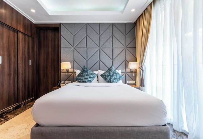 هتل Boardroom Apartments