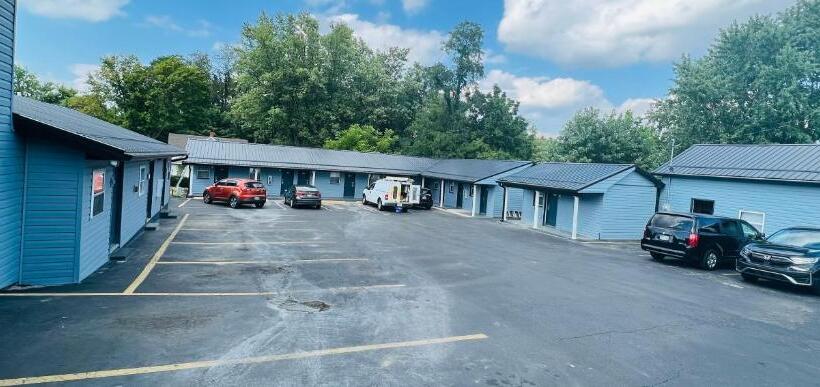 فندق على الطريق Hillsboro Inn & Suites