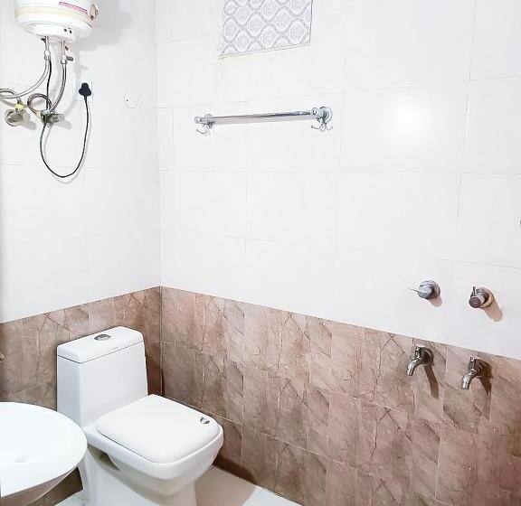 هتل Near Hauz Khas Fort