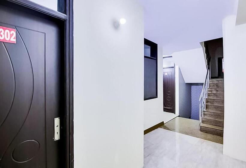 هتل Near Hauz Khas Fort