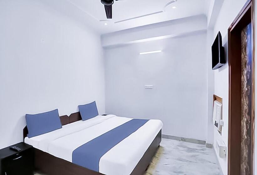 هتل Near Hauz Khas Fort