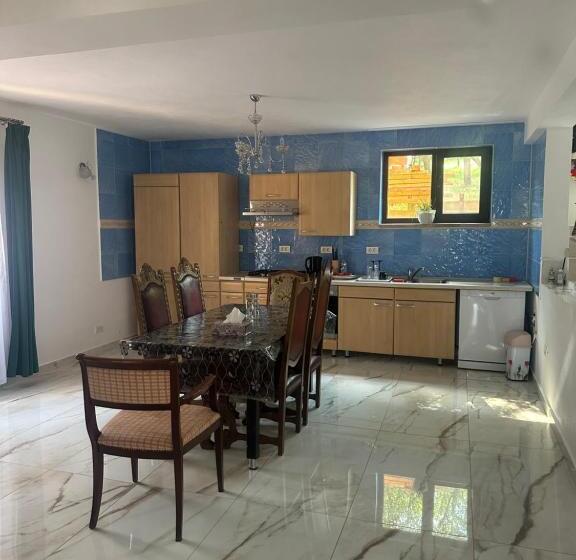 פנסיון Casa Iuliana