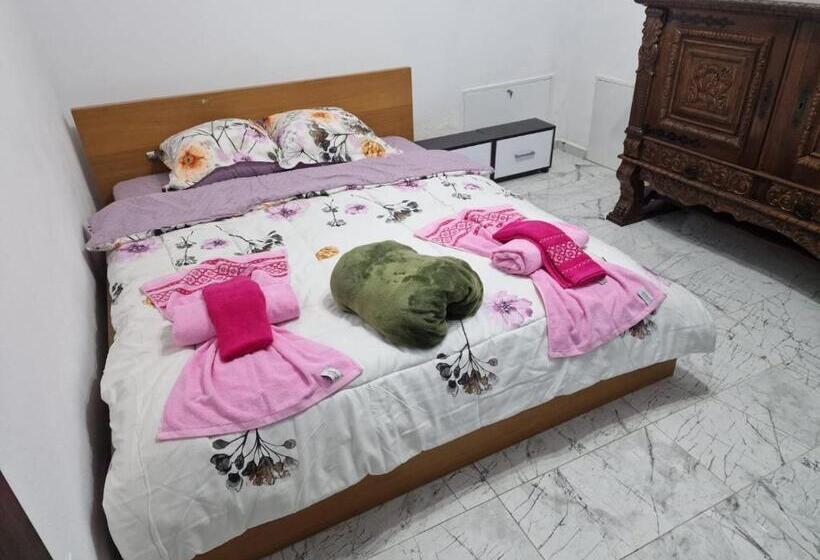 פנסיון Casa Iuliana