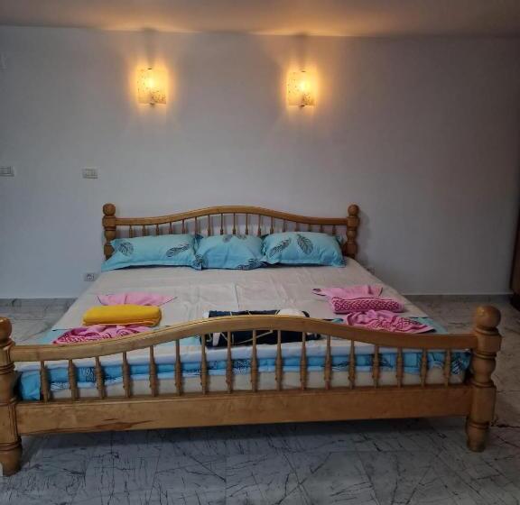 פנסיון Casa Iuliana