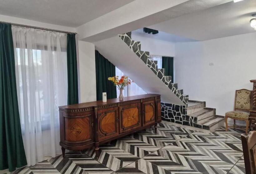 פנסיון Casa Iuliana