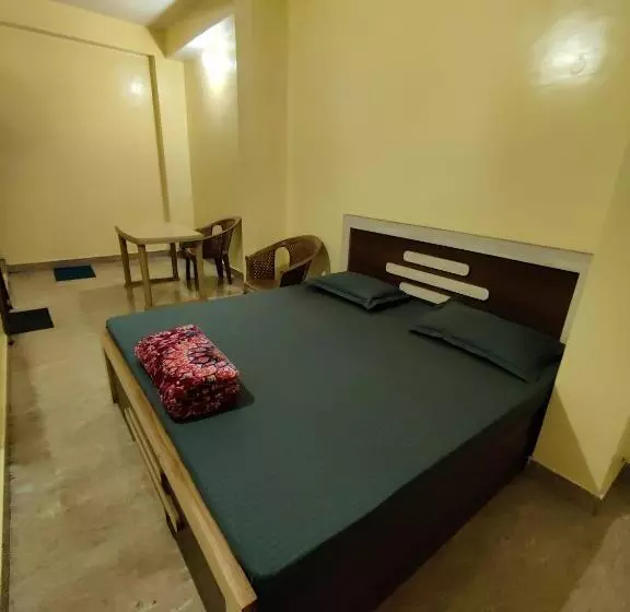 Hotelli Oyo Flagship Adhunik Lodge