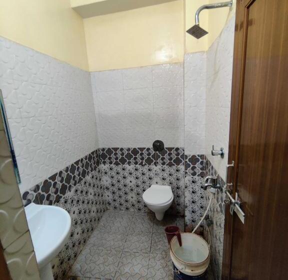 Hotell Oyo Flagship Adhunik Lodge