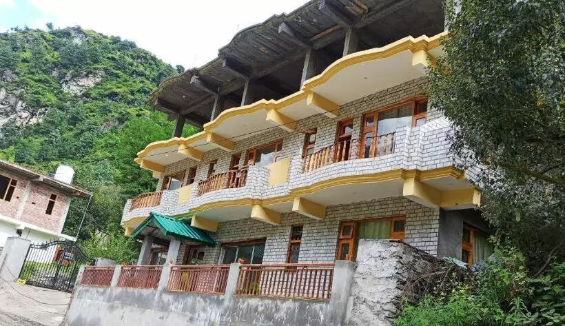 ホテル Royal Galaxy Tirthan