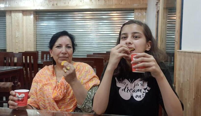 בית מלון כפרי Royal Galaxy Tirthan