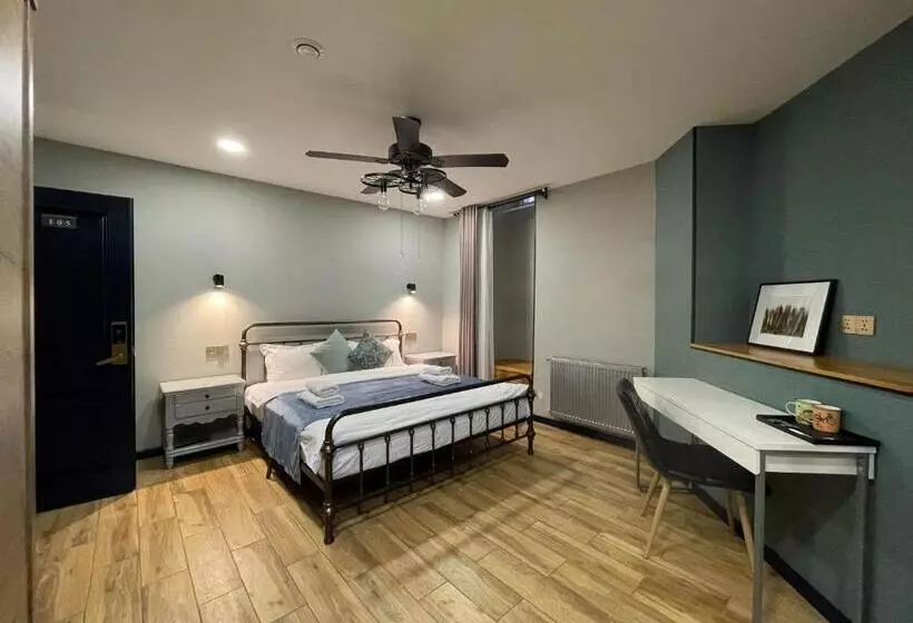 Apart Hotel Console