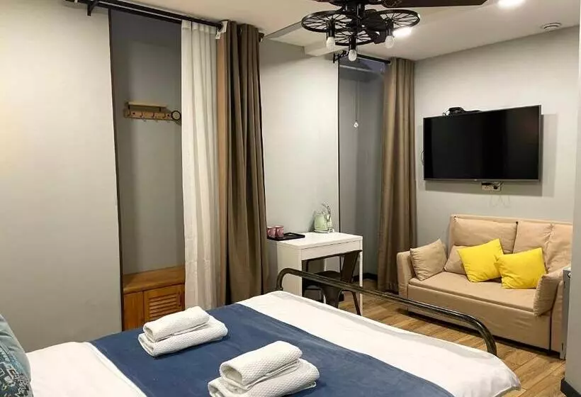 Apart Hotel Console