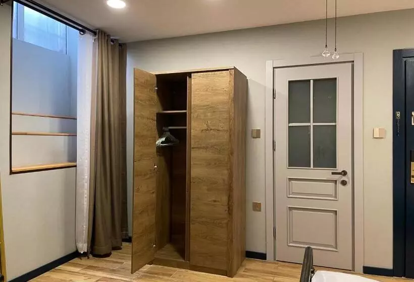 Apart Hotel Console