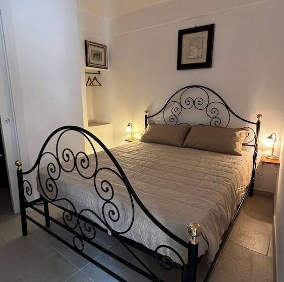 ベッドアンドブレックファースト Locazione Turistica Il Boschetto