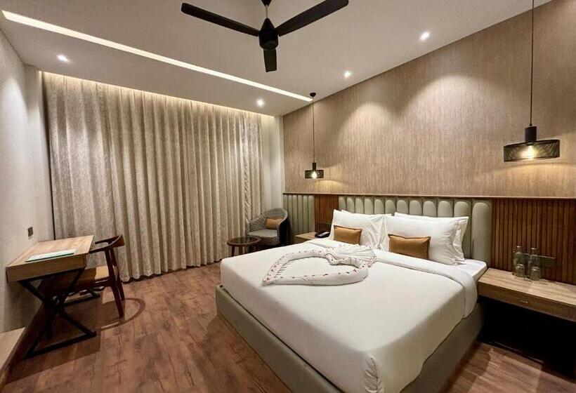 ホテル Arnisa Kasauli   A Boutique