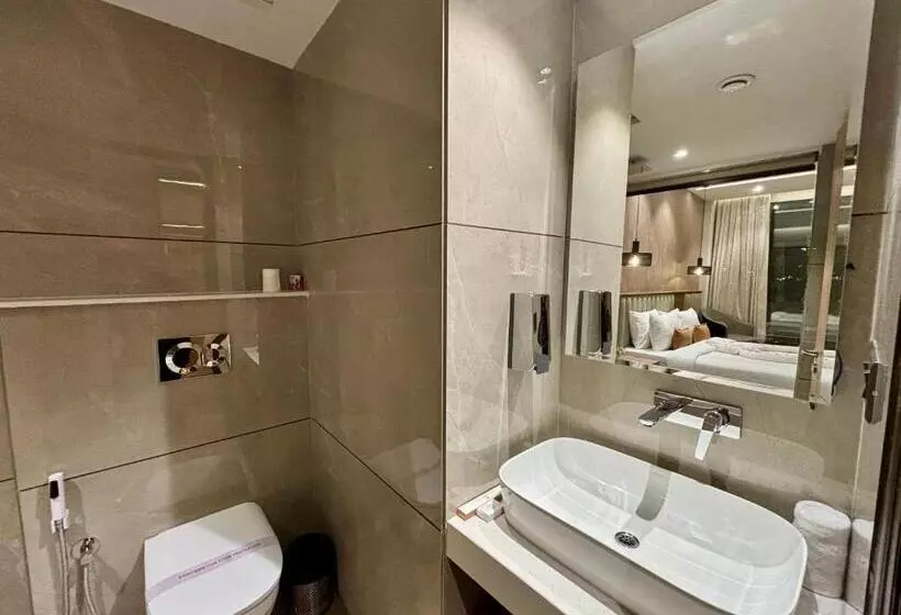 ホテル Arnisa Kasauli   A Boutique