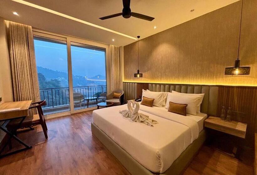 ホテル Arnisa Kasauli   A Boutique