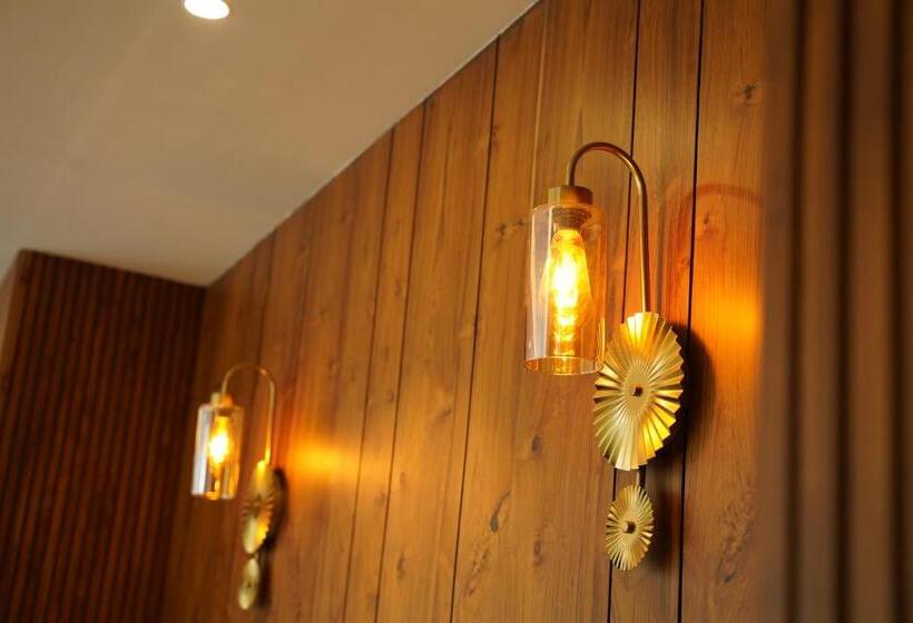 ホテル Arnisa Kasauli   A Boutique