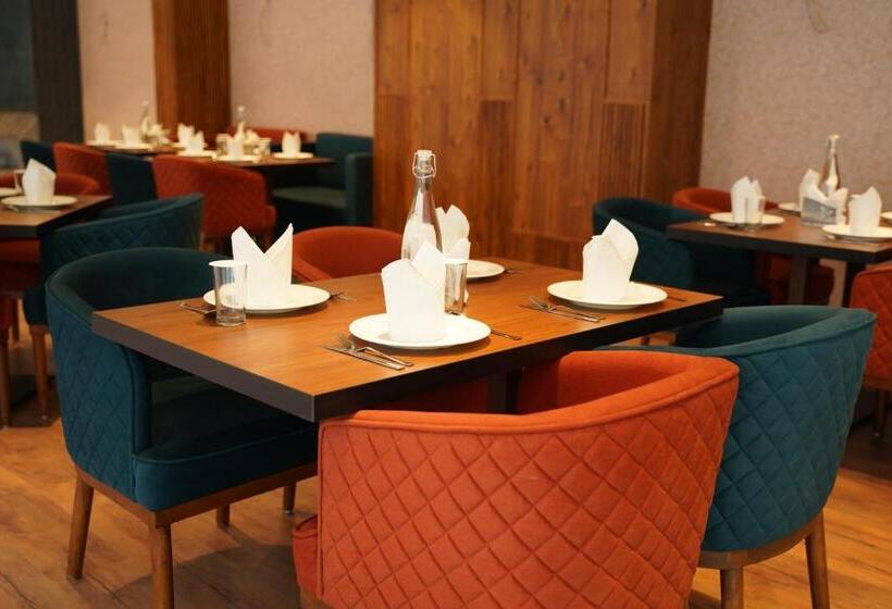 ホテル Arnisa Kasauli   A Boutique