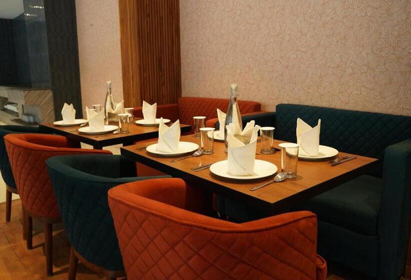 ホテル Arnisa Kasauli   A Boutique