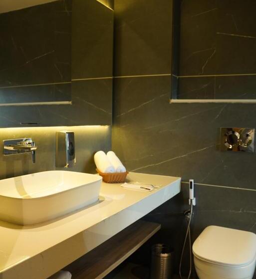 ホテル Arnisa Kasauli   A Boutique