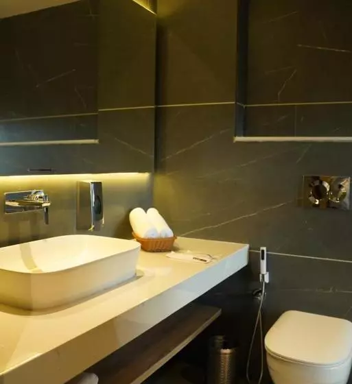 ホテル Arnisa Kasauli   A Boutique