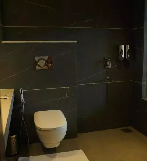 ホテル Arnisa Kasauli   A Boutique