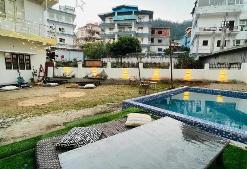 Shanti Hostel And Garden Cafe