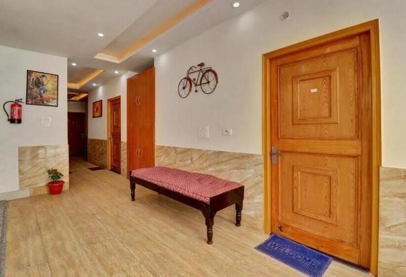 Shanti Hostel And Garden Cafe