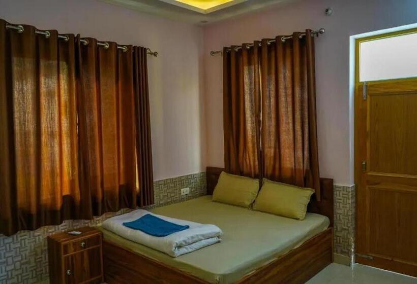 Shanti Hostel And Garden Cafe