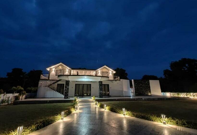 Отель Destiny Bay Pool Breeze Resort