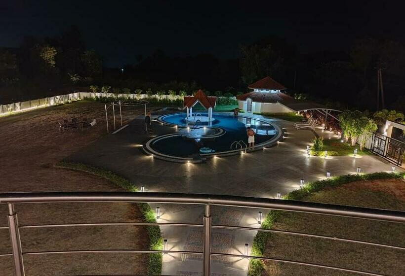 Отель Destiny Bay Pool Breeze Resort