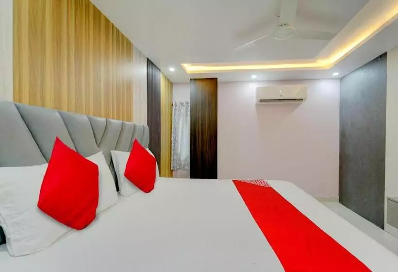 Oyo Flagship N S Hotel Banquet & Cafe