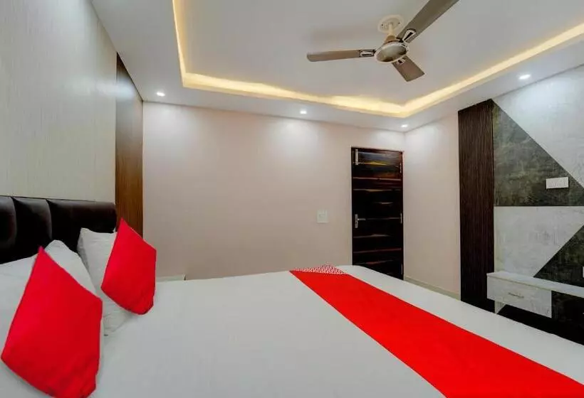 Oyo Flagship N S Hotel Banquet & Cafe