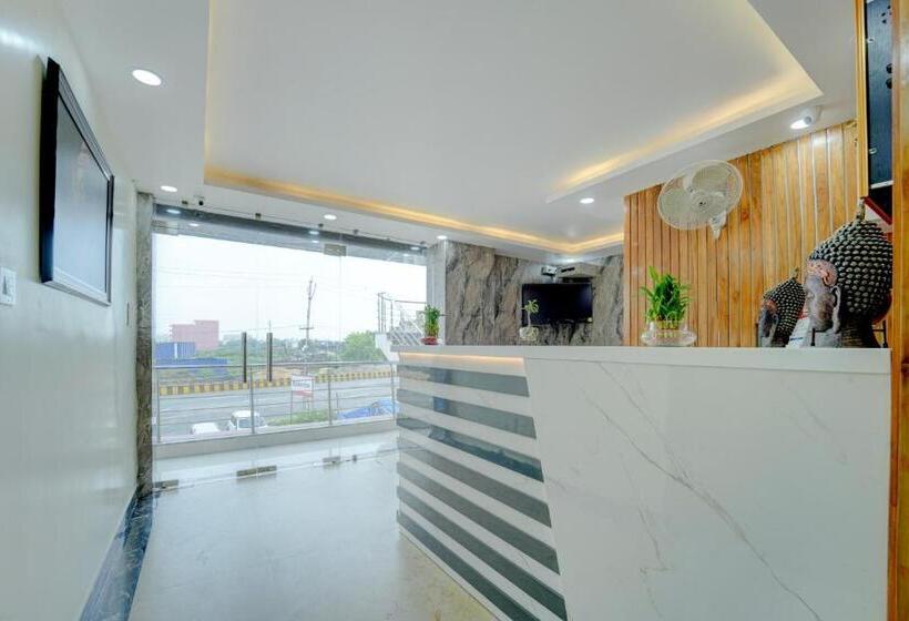 Oyo Flagship N S Hotel Banquet & Cafe