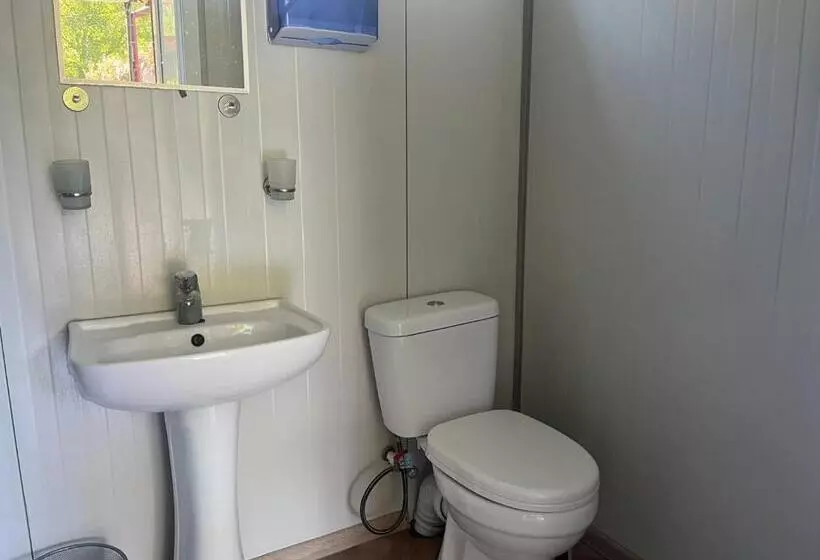 پانسیون Guest House Oasis   Tvishi