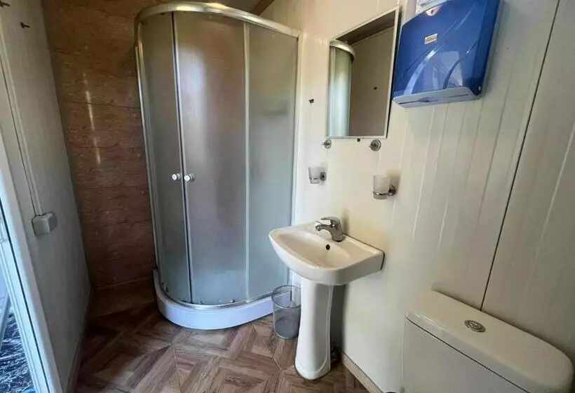 پانسیون Guest House Oasis   Tvishi