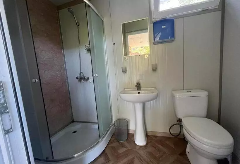 پانسیون Guest House Oasis   Tvishi