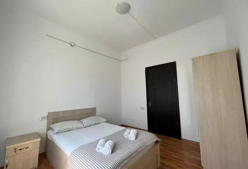 پانسیون Guest House Oasis   Tvishi